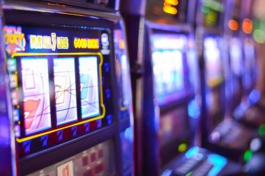 gilaslot app home screen showing live casino and sports markets
